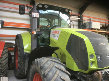Trator CLAAS Axion 810
