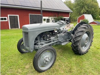 Trator MASSEY FERGUSON