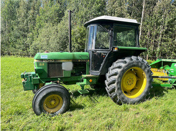 Trator JOHN DEERE 2040