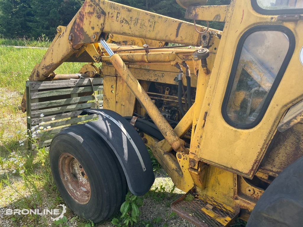 Massey Ferguson Laadur-ekskavaator mootoririkkega / engine failure - Retroescavadeira: foto 5 Massey Ferguson Laadur-ekskavaator mootoririkkega / engine failure - Retroescavadeira: foto 5
