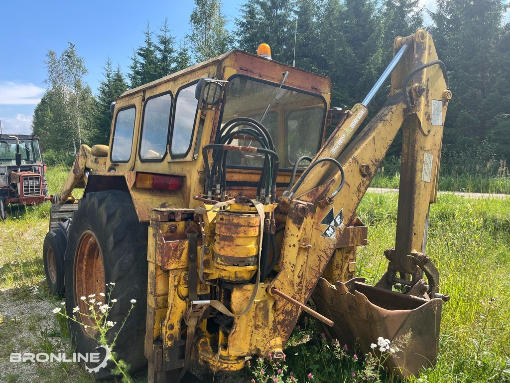 Massey Ferguson Laadur-ekskavaator mootoririkkega / engine failure - Retroescavadeira: foto 4 Massey Ferguson Laadur-ekskavaator mootoririkkega / engine failure - Retroescavadeira: foto 4