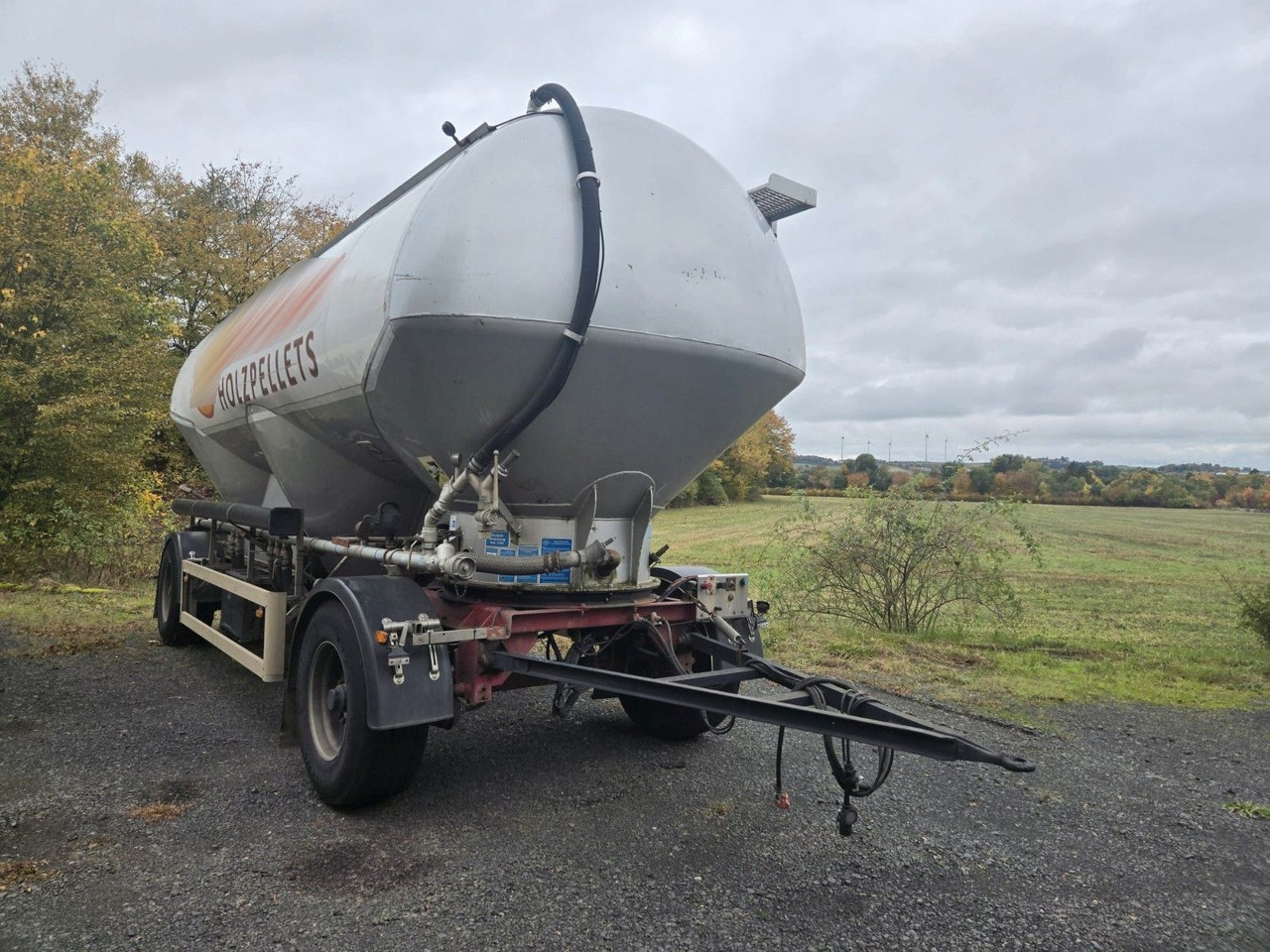 Feldbinder Heut 31.2 Silo 31m³ 3 Kammern - Semi-reboque silo: foto 1 Feldbinder Heut 31.2 Silo 31m³ 3 Kammern - Semi-reboque silo: foto 1