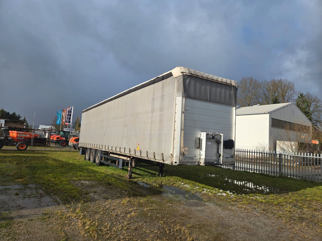 Schmitz Cargobull SCS 24/L - 13.62 EB Pritsche + Plane - Semi-reboque de lona: foto 1 Schmitz Cargobull SCS 24/L - 13.62 EB Pritsche + Plane - Semi-reboque de lona: foto 1