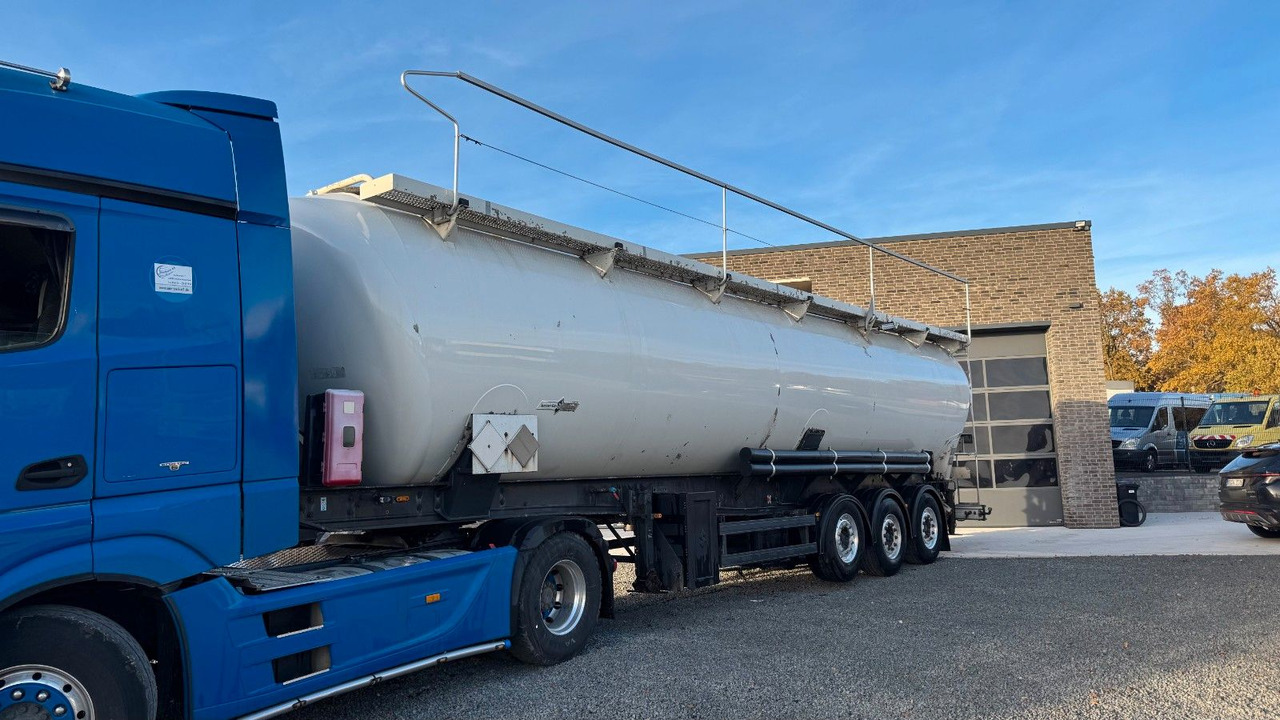 Spitzer SK 2760 CAL GGVS 60m³ Kippsilo - Semi-reboque silo: foto 1 Spitzer SK 2760 CAL GGVS 60m³ Kippsilo - Semi-reboque silo: foto 1