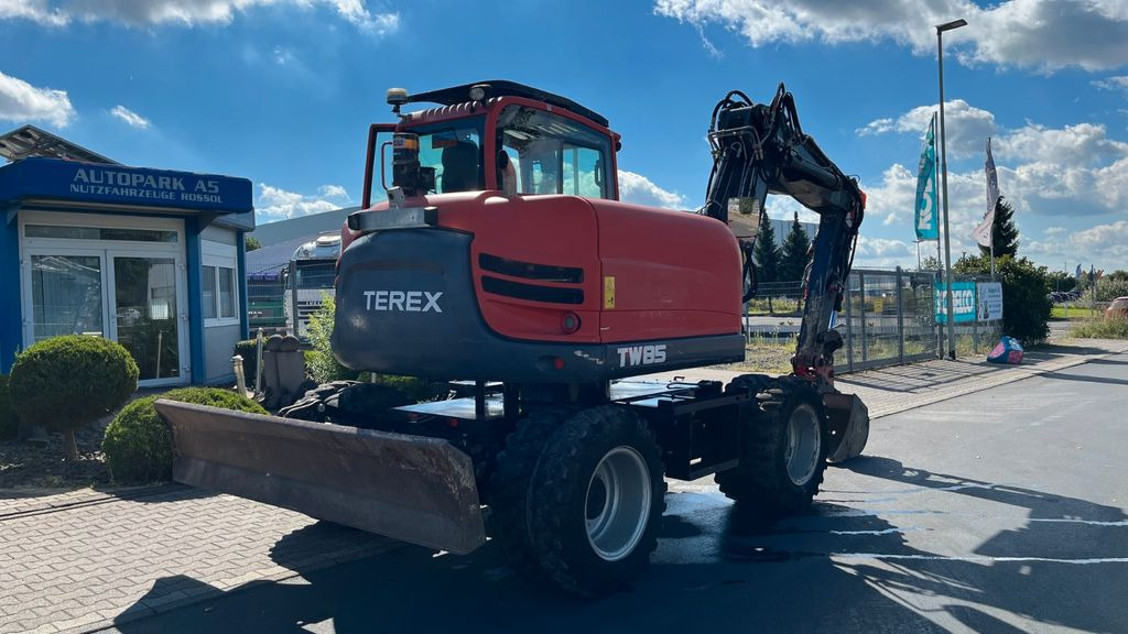 Terex TW85 Mobilbagger 8600 Kg Verstellausleger Terex TW85 Mobilbagger 8600 Kg Verstellausleger - Escavadeira de rodas: foto 2 Terex TW85 Mobilbagger 8600 Kg Verstellausleger Terex TW85 Mobilbagger 8600 Kg Verstellausleger - Escavadeira de rodas: foto 2