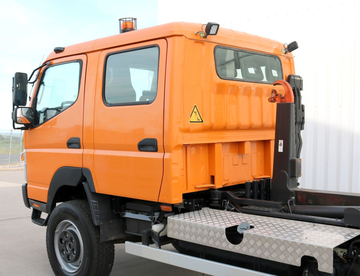 Mitsubishi CANTER 6C180 DOKA 4x4 KLIMA WINDE Standhz. 37tkm - Camião chassi: foto 5 Mitsubishi CANTER 6C180 DOKA 4x4 KLIMA WINDE Standhz. 37tkm - Camião chassi: foto 5