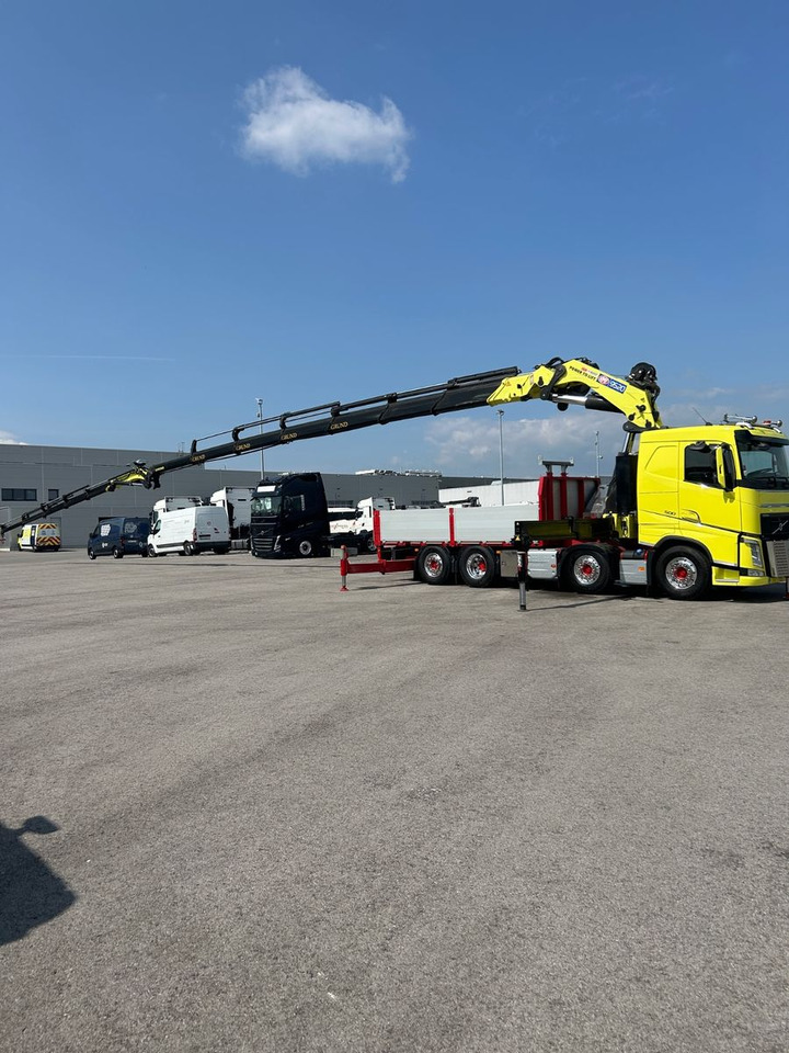 Volvo FH 500 8x2 HMF Kran 9520K - RCS - Camião grua: foto 2 Volvo FH 500 8x2 HMF Kran 9520K - RCS - Camião grua: foto 2