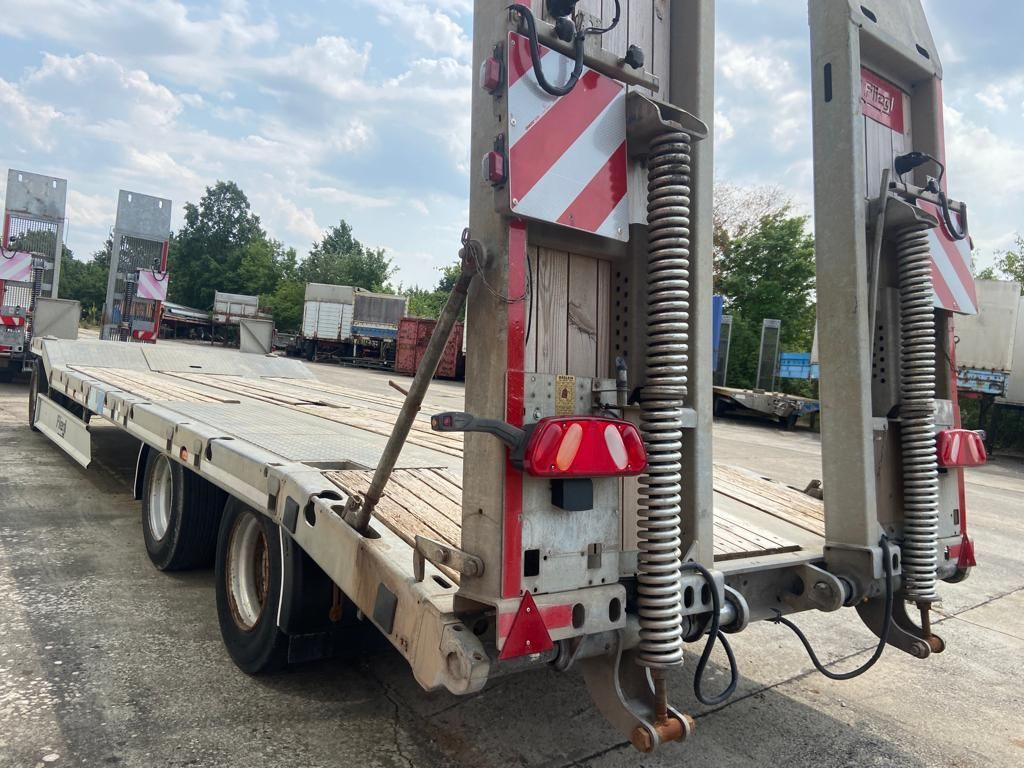 Fliegl DTS 300 3 Achs Tiefladeranhänger - Reboque baixa: foto 4 Fliegl DTS 300 3 Achs Tiefladeranhänger - Reboque baixa: foto 4