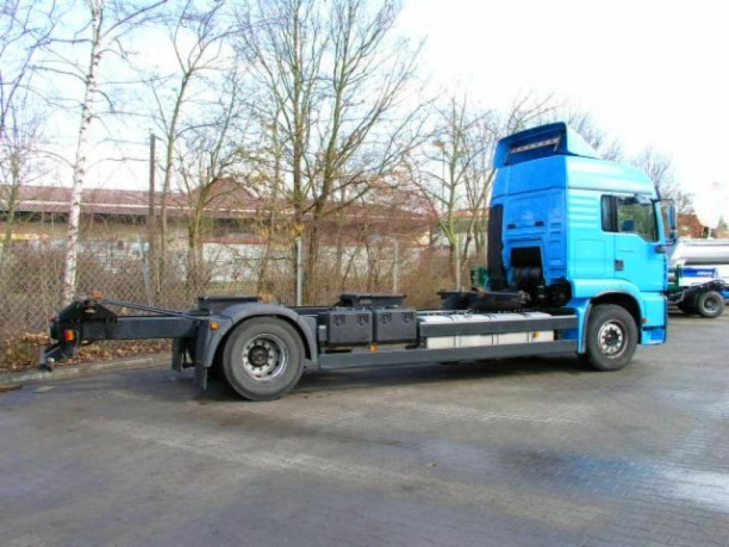 MAN TGA 02 18.410 TGA2 Achs BDF- LKW - Camião transportador de contêineres/ Caixa móvel: foto 4 MAN TGA 02 18.410 TGA2 Achs BDF- LKW - Camião transportador de contêineres/ Caixa móvel: foto 4