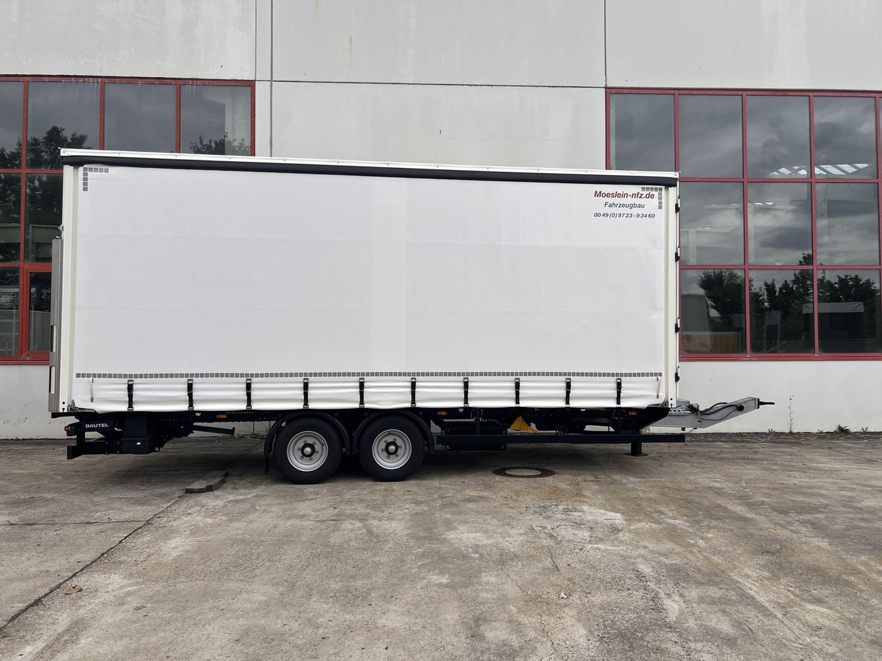 Möslein Planenanhänger, Ladebordwand + Durchladbar neuw - Reboque de lona: foto 1 Möslein Planenanhänger, Ladebordwand + Durchladbar neuw - Reboque de lona: foto 1