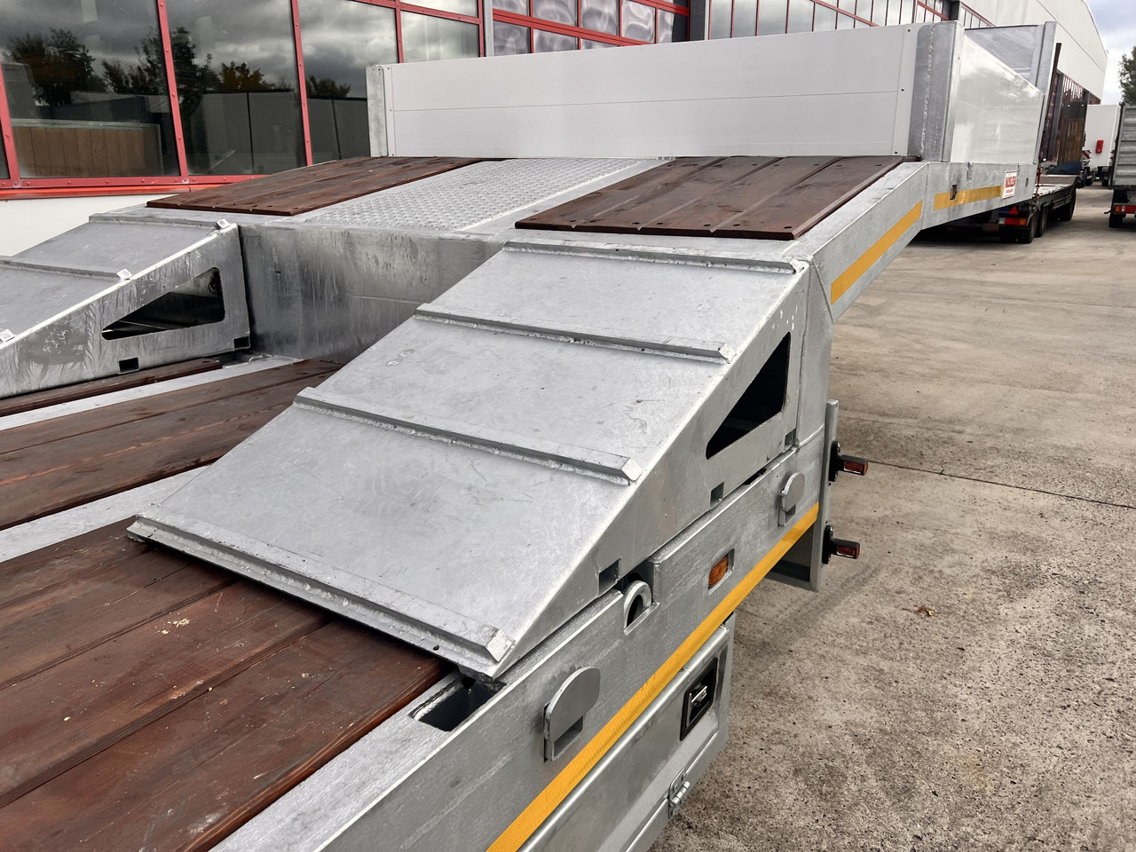 Möslein ST 3  3 Achs Satteltieflader neu - Semi-reboque baixa: foto 4 Möslein ST 3  3 Achs Satteltieflader neu - Semi-reboque baixa: foto 4