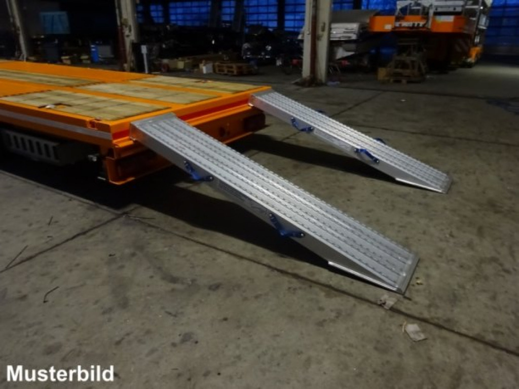 Möslein ST 3 Plato 8,7 3 Achs Satteltieflader Plato 45 t GGfür Fertigteile, Baumaschinen - Semi-reboque baixa: foto 2 Möslein ST 3 Plato 8,7 3 Achs Satteltieflader Plato 45 t GGfür Fertigteile, Baumaschinen - Semi-reboque baixa: foto 2