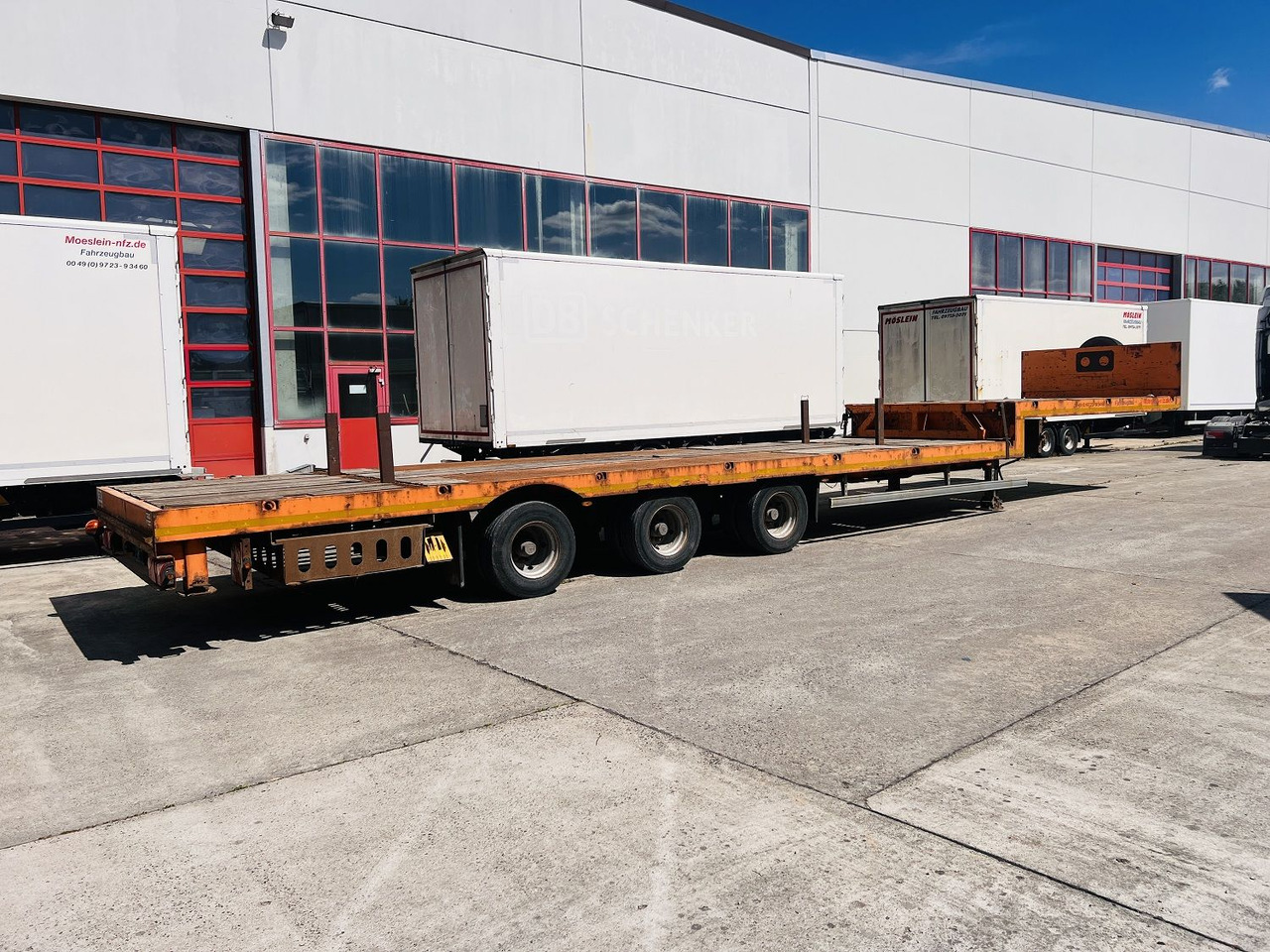 Möslein STO 3 Schwebheim 3 Achs Satteltieflader Plato 45 t GGfür Fertigteile, Baumaschinen oder Container - Semi-reboque baixa: foto 2 Möslein STO 3 Schwebheim 3 Achs Satteltieflader Plato 45 t GGfür Fertigteile, Baumaschinen oder Container - Semi-reboque baixa: foto 2