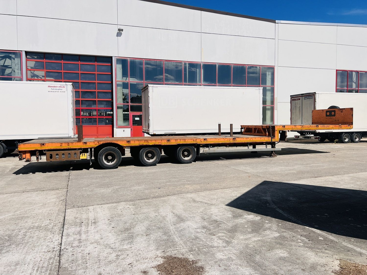Möslein STO 3 Schwebheim 3 Achs Satteltieflader Plato 45 t GGfür Fertigteile, Baumaschinen oder Container - Semi-reboque baixa: foto 1 Möslein STO 3 Schwebheim 3 Achs Satteltieflader Plato 45 t GGfür Fertigteile, Baumaschinen oder Container - Semi-reboque baixa: foto 1