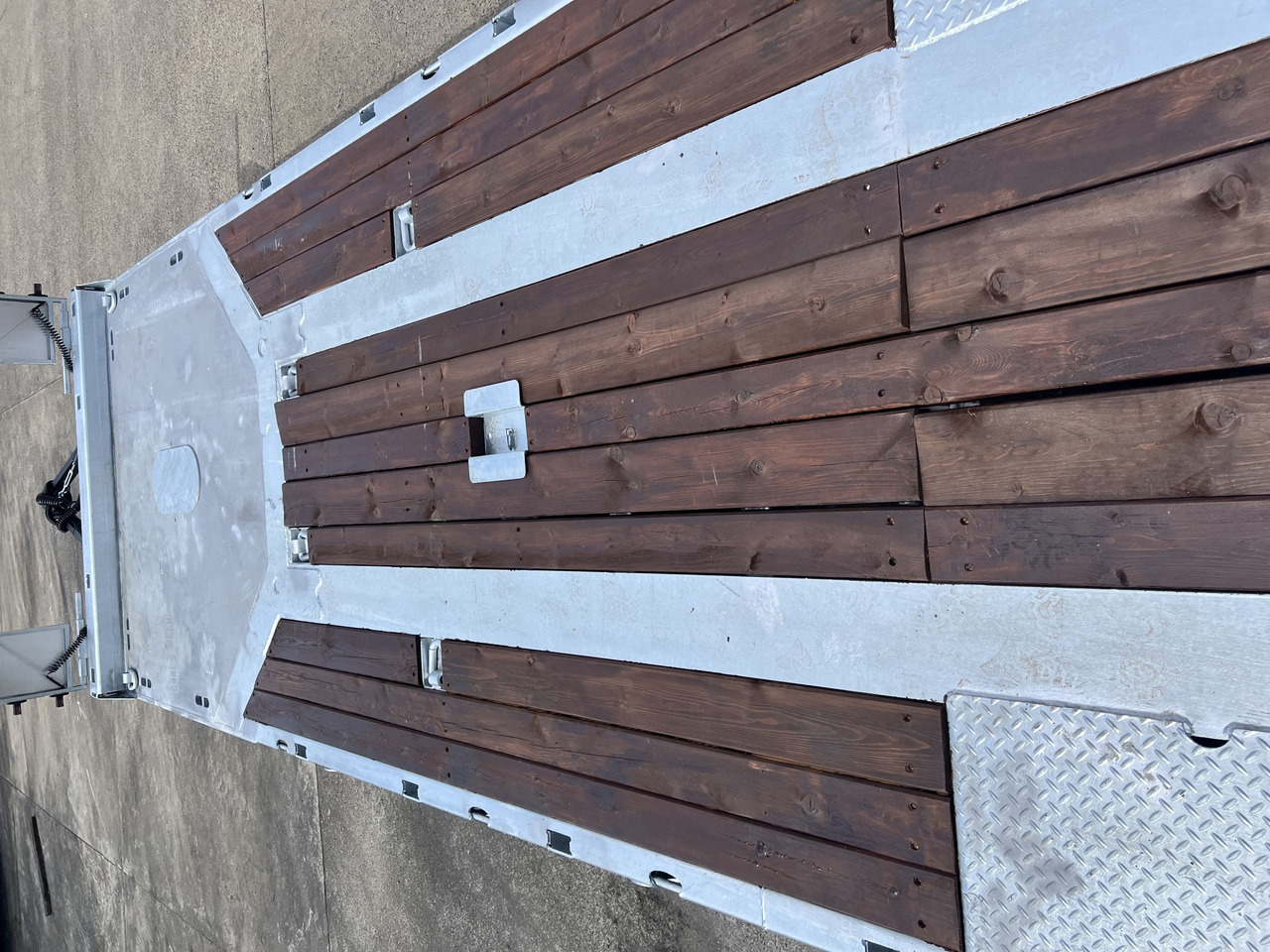 Möslein T 3-8,20 P VB H1 3 Achs Tieflader mit gerader Ladefläche 8,10 m, Neufahrzeug - Reboque baixa: foto 2 Möslein T 3-8,20 P VB H1 3 Achs Tieflader mit gerader Ladefläche 8,10 m, Neufahrzeug - Reboque baixa: foto 2