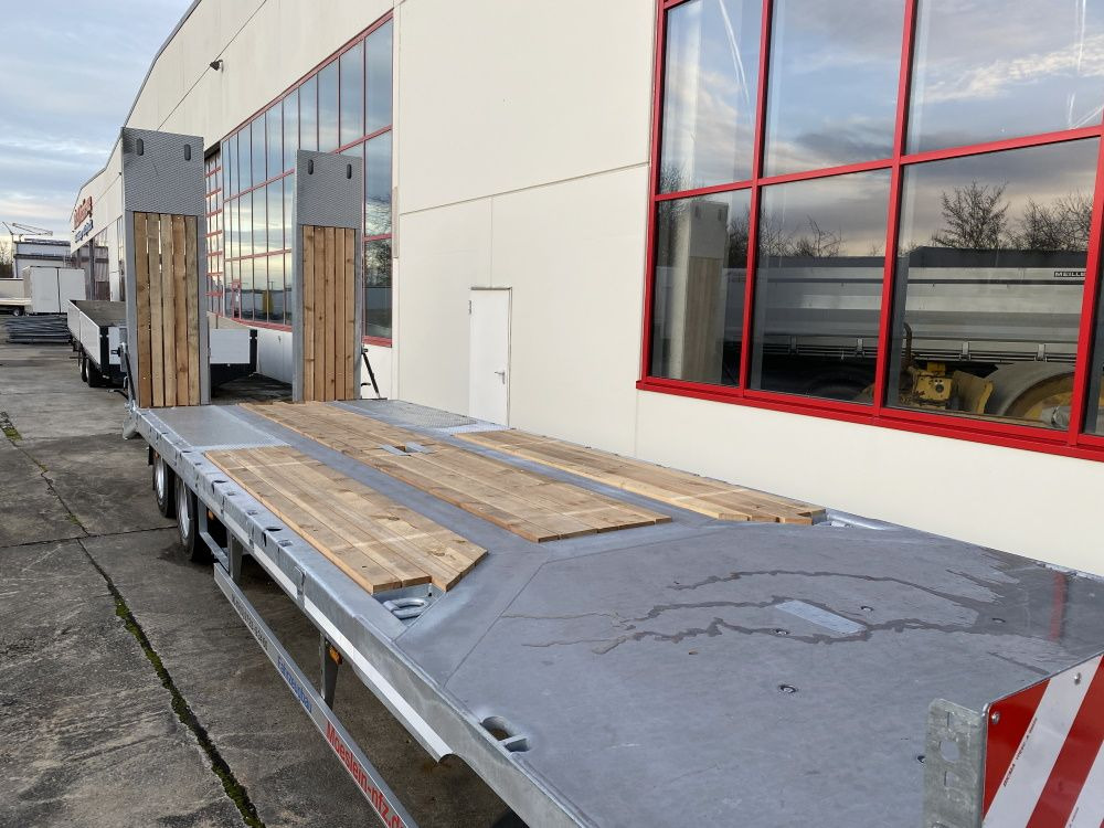 Möslein T 3-9,20 F Blatt 3 Achs Tieflader mit gerader Ladefläche 9 m, Neufahrzeug - Reboque baixa: foto 2 Möslein T 3-9,20 F Blatt 3 Achs Tieflader mit gerader Ladefläche 9 m, Neufahrzeug - Reboque baixa: foto 2