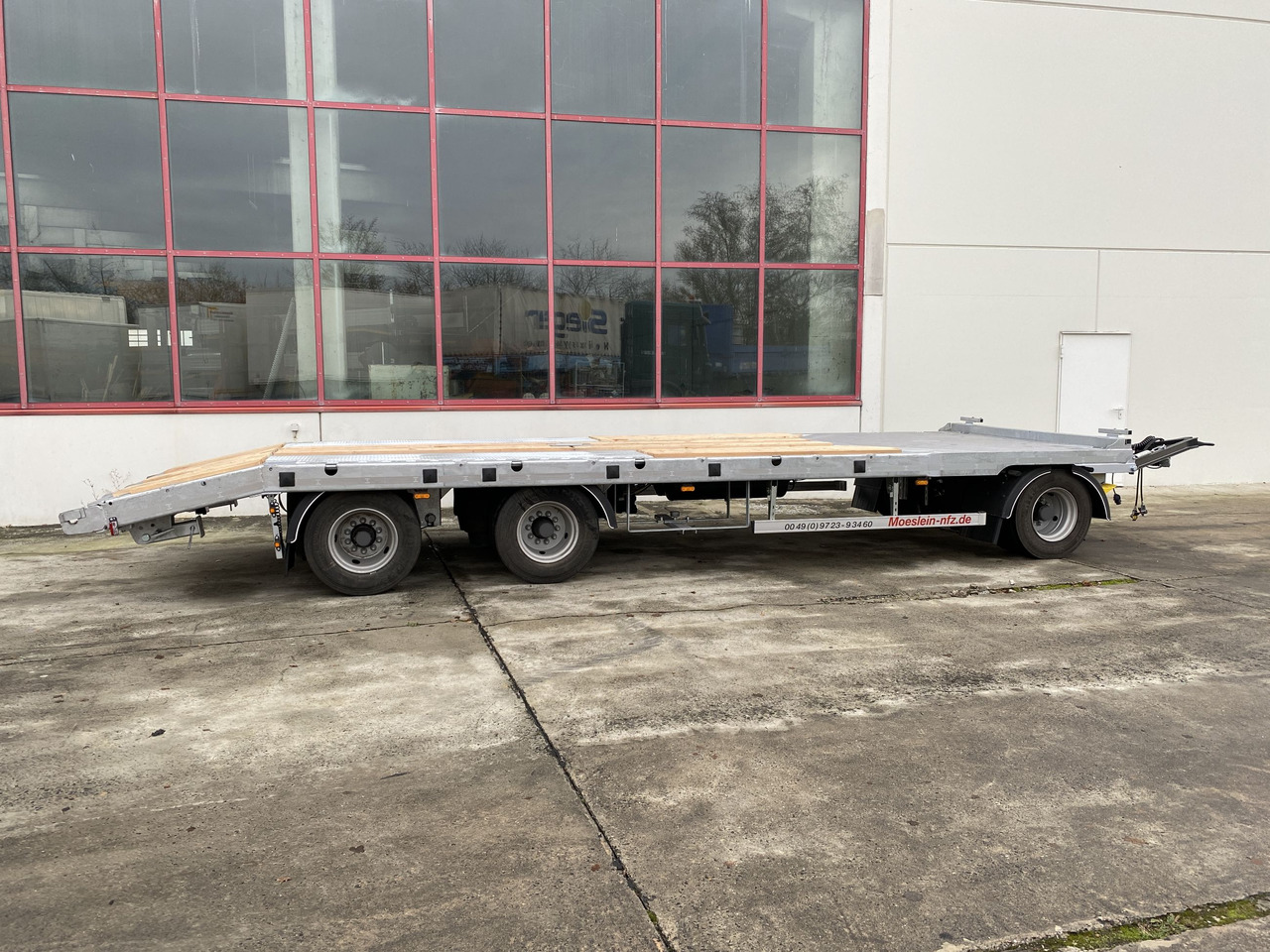 Möslein T 3-P9,2 OR 3 Achs Tieflader gerader Ladefläche 9 m, Neufahrzeug - Reboque baixa: foto 5 Möslein T 3-P9,2 OR 3 Achs Tieflader gerader Ladefläche 9 m, Neufahrzeug - Reboque baixa: foto 5
