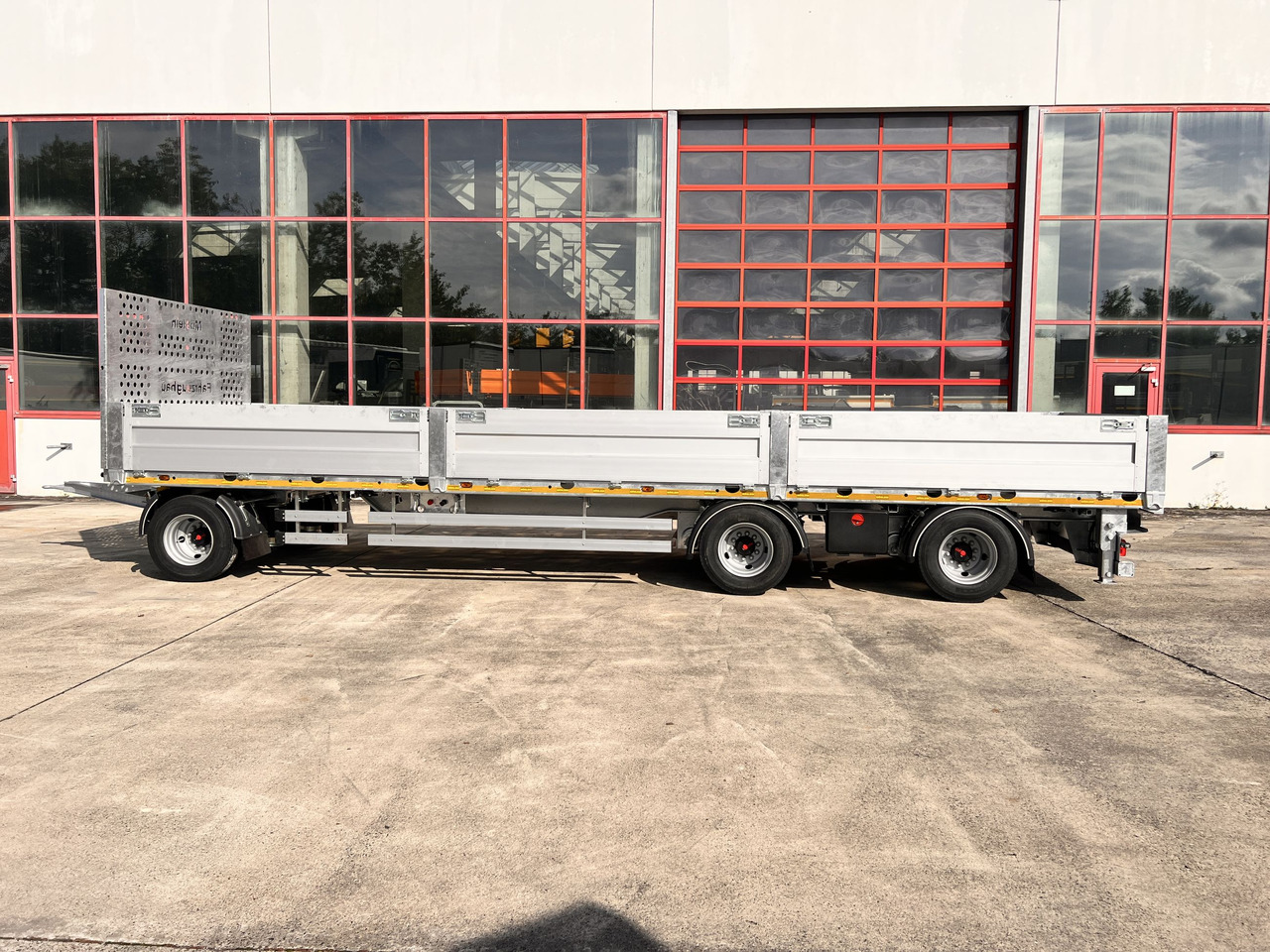 Möslein T 3 Plato 9 m 3 Achs Jumbo- Plato- Anhänger 9 m, Mega - Reboque plataforma/ Caixa aberta: foto 1 Möslein T 3 Plato 9 m 3 Achs Jumbo- Plato- Anhänger 9 m, Mega - Reboque plataforma/ Caixa aberta: foto 1