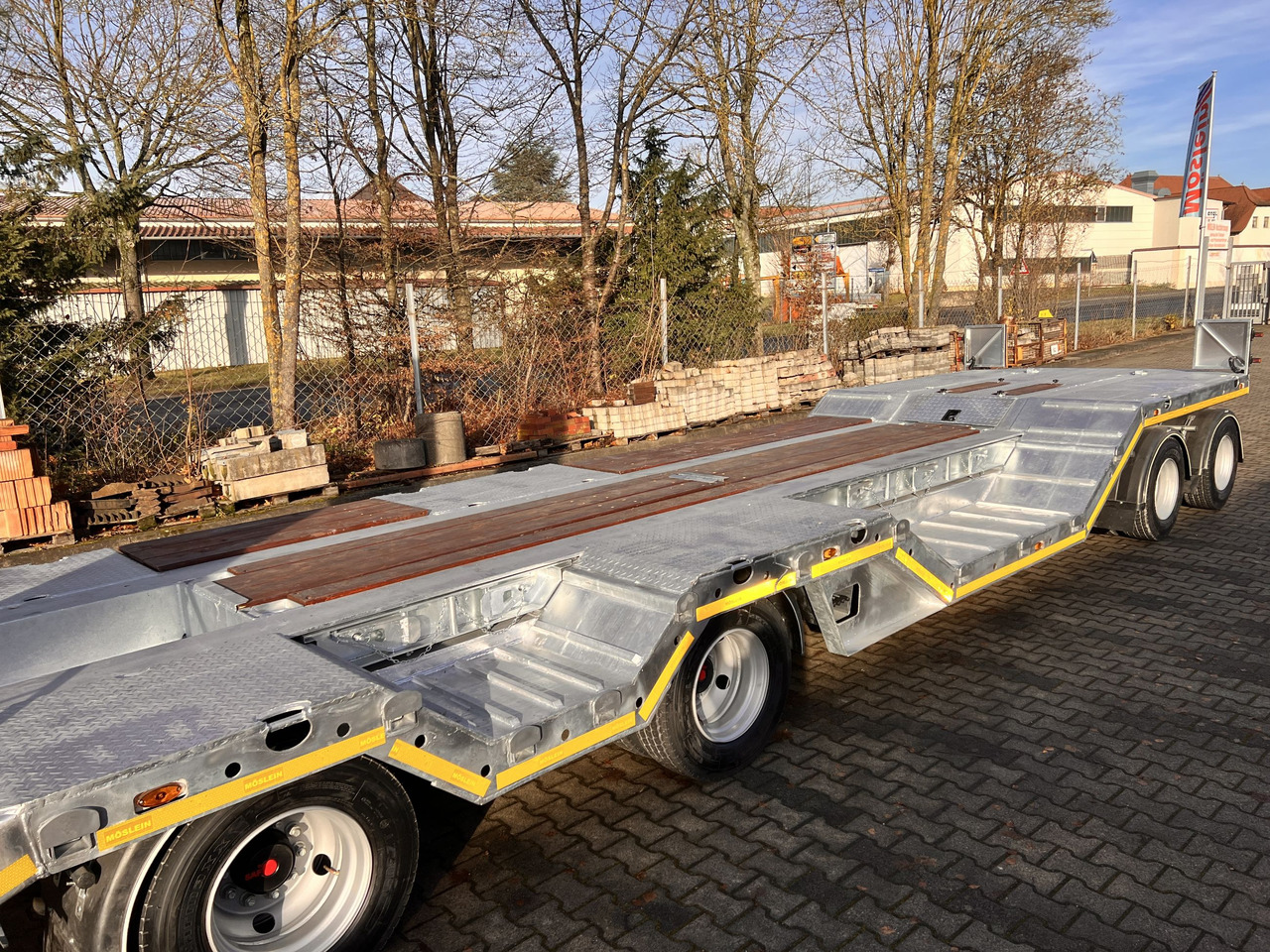 Möslein T 4 VB H1 R neuer 4 Achs Tieflader + Radmulden - Reboque baixa: foto 4 Möslein T 4 VB H1 R neuer 4 Achs Tieflader + Radmulden - Reboque baixa: foto 4