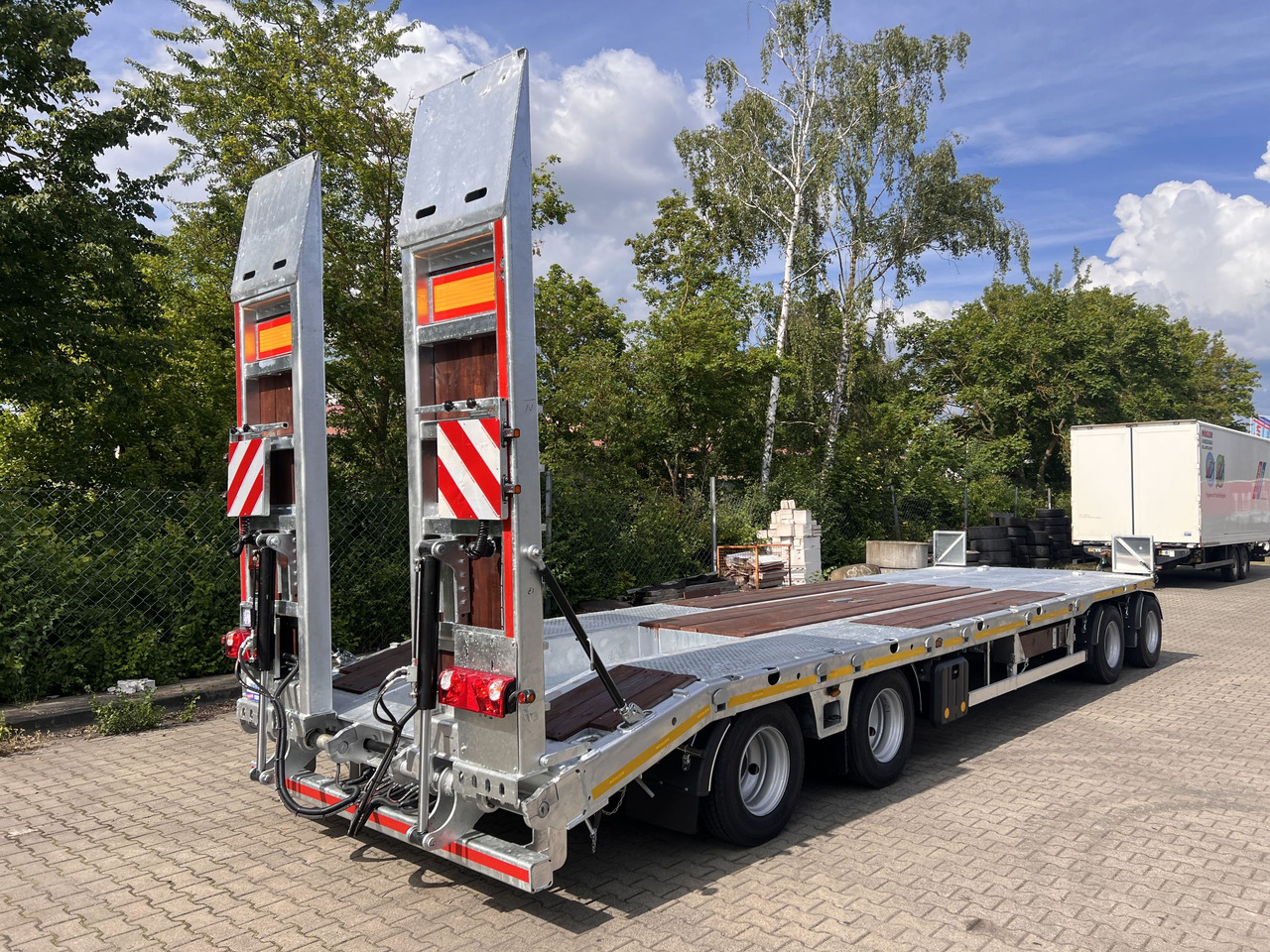 Möslein T4 VB H1 gerade neuer 4 Achs Tieflader gerade hydraulischen Rampen - Reboque baixa: foto 5 Möslein T4 VB H1 gerade neuer 4 Achs Tieflader gerade hydraulischen Rampen - Reboque baixa: foto 5