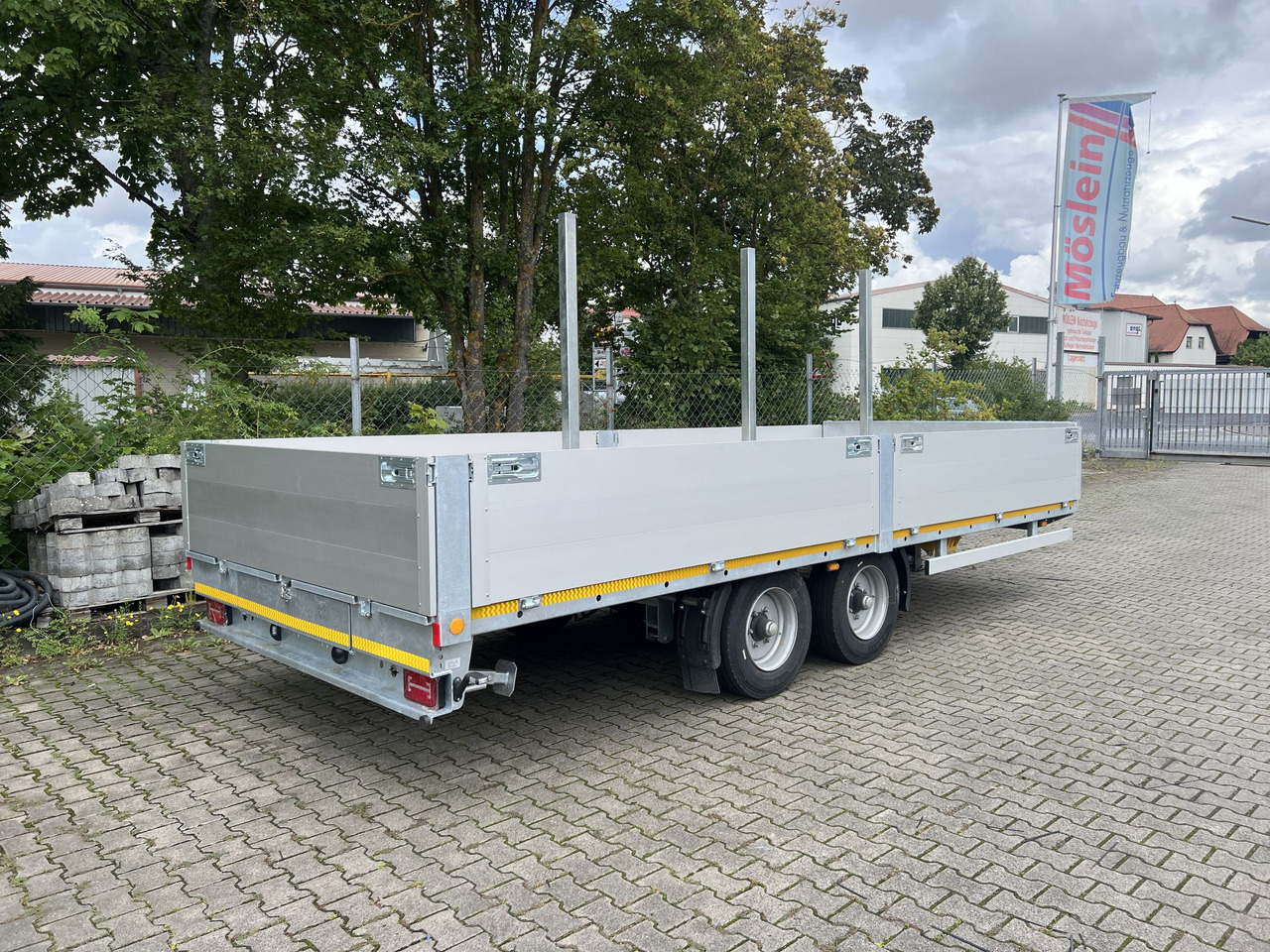 Möslein THT 11- G 6,2 Tandem Pritsche- Tieflader mit Rungentaschen - Reboque plataforma/ Caixa aberta: foto 3 Möslein THT 11- G 6,2 Tandem Pritsche- Tieflader mit Rungentaschen - Reboque plataforma/ Caixa aberta: foto 3