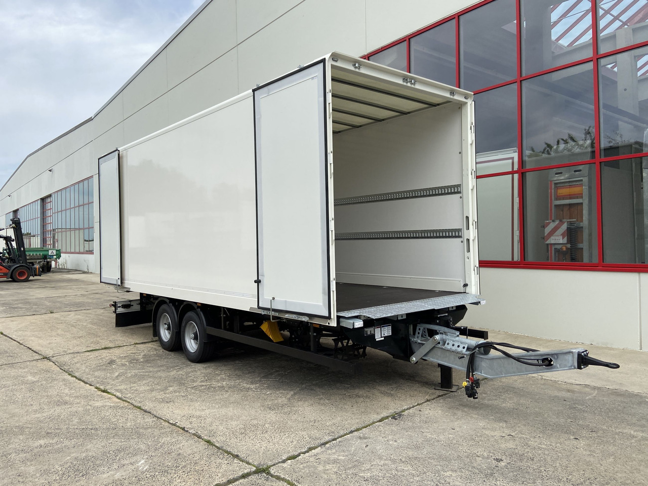 Reboque furgão novo Möslein TKO 105 D 6m  weiß  Tandem- Koffer, Durchladbar, -- Neufahrzeug --: foto 13