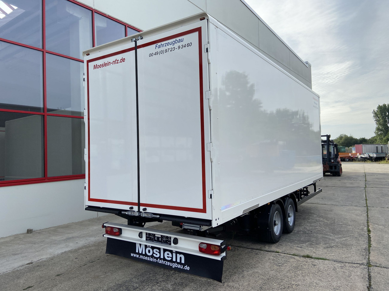 Reboque furgão novo Möslein TKO 105 D 6m  weiß  Tandem- Koffer, Durchladbar, -- Neufahrzeug --: foto 10