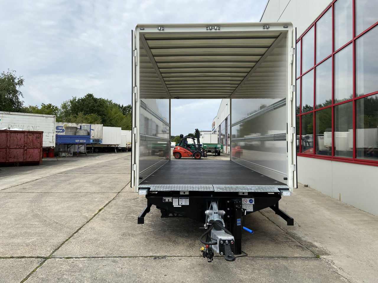 Reboque furgão novo Möslein TKO 105 D 6m  weiß  Tandem- Koffer, Durchladbar, -- Neufahrzeug --: foto 9