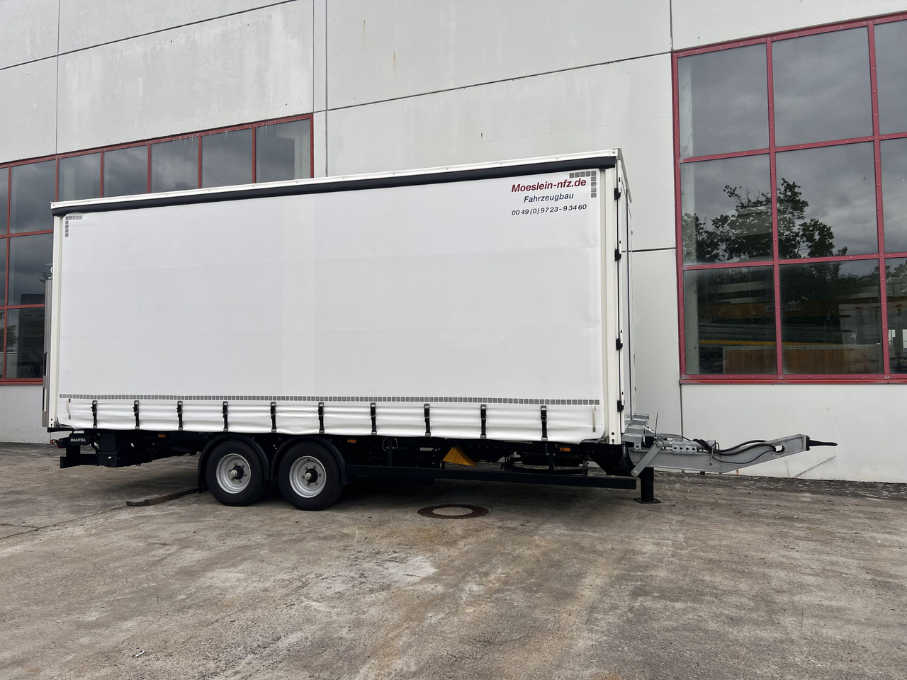 Möslein TPS 105 D-L Planenanhänger, Ladebordwand + Durchladbar neuwertig - Reboque de lona: foto 4 Möslein TPS 105 D-L Planenanhänger, Ladebordwand + Durchladbar neuwertig - Reboque de lona: foto 4