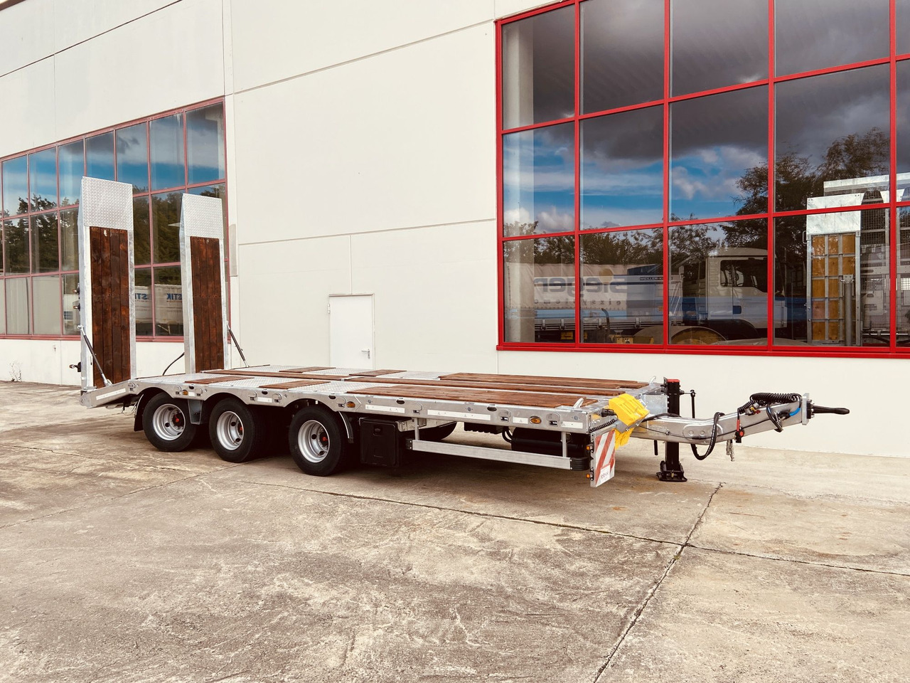 Möslein TT 31 31 t GG Tridem- Tieflader 3 Achs, gelenktNeufahrzeug - Reboque baixa: foto 4 Möslein TT 31 31 t GG Tridem- Tieflader 3 Achs, gelenktNeufahrzeug - Reboque baixa: foto 4