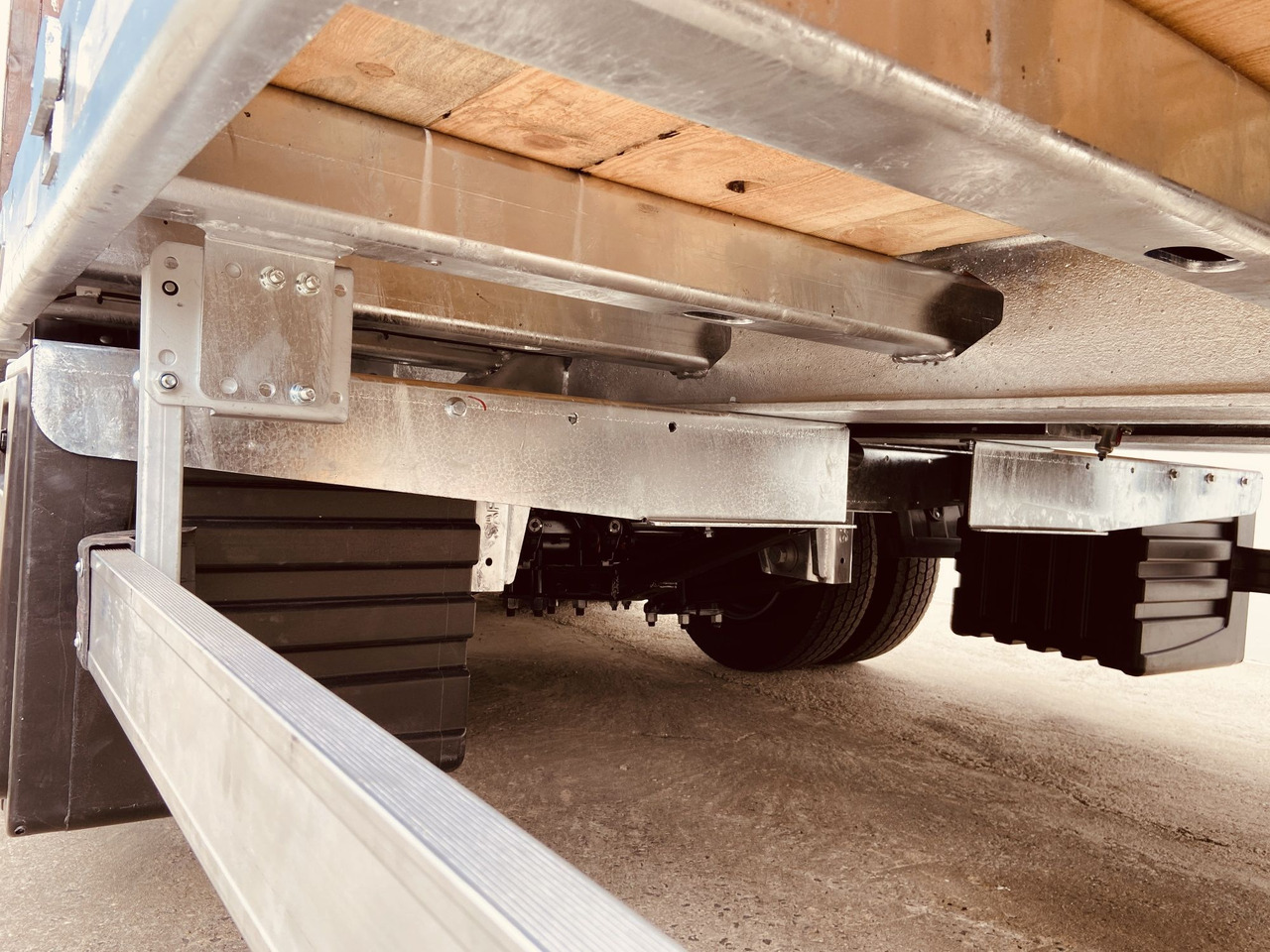 Reboque baixa para transporte de máquinas pesadas novo Möslein TT 31 F  31 t GG Tridem- Tieflader 3 Achs, gelenktNeufahrzeug: foto 7