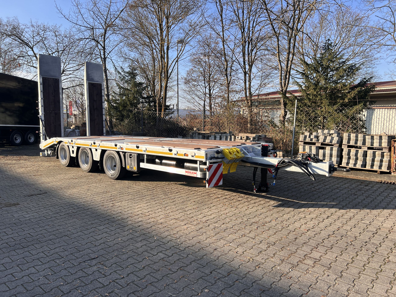 Möslein TT 32 Zugrohr gerade 34 t GG Tridem- Tieflader 3 Achs, gelenktNeufahrzeug - Reboque baixa: foto 5 Möslein TT 32 Zugrohr gerade 34 t GG Tridem- Tieflader 3 Achs, gelenktNeufahrzeug - Reboque baixa: foto 5