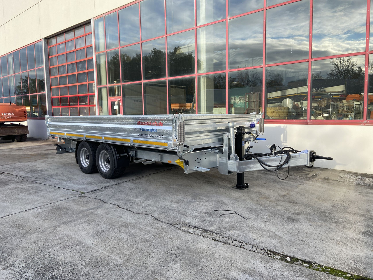 Möslein TTD 11 Breite Reifen  Kipper Tieflader, Breite Reifen-- Neufahrzeug -- - Reboque basculante: foto 5 Möslein TTD 11 Breite Reifen  Kipper Tieflader, Breite Reifen-- Neufahrzeug -- - Reboque basculante: foto 5