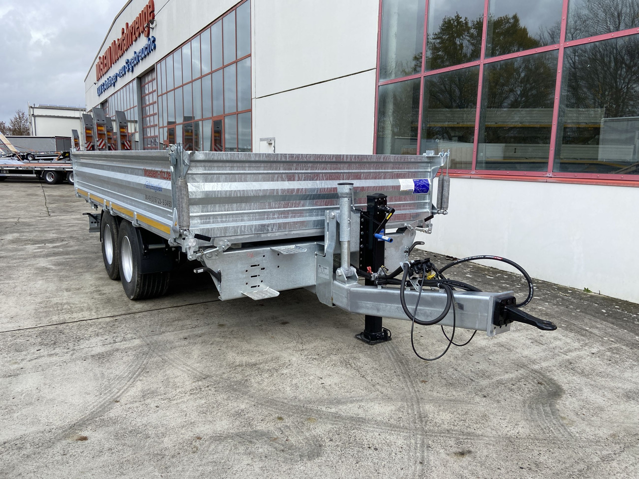 Möslein TTD 14 5,70 m 14 t Tandem- Kipper Tieflader 5,70 m lang, Breite Reifen-- Neufahrzeug -- - Reboque basculante: foto 5 Möslein TTD 14 5,70 m 14 t Tandem- Kipper Tieflader 5,70 m lang, Breite Reifen-- Neufahrzeug -- - Reboque basculante: foto 5