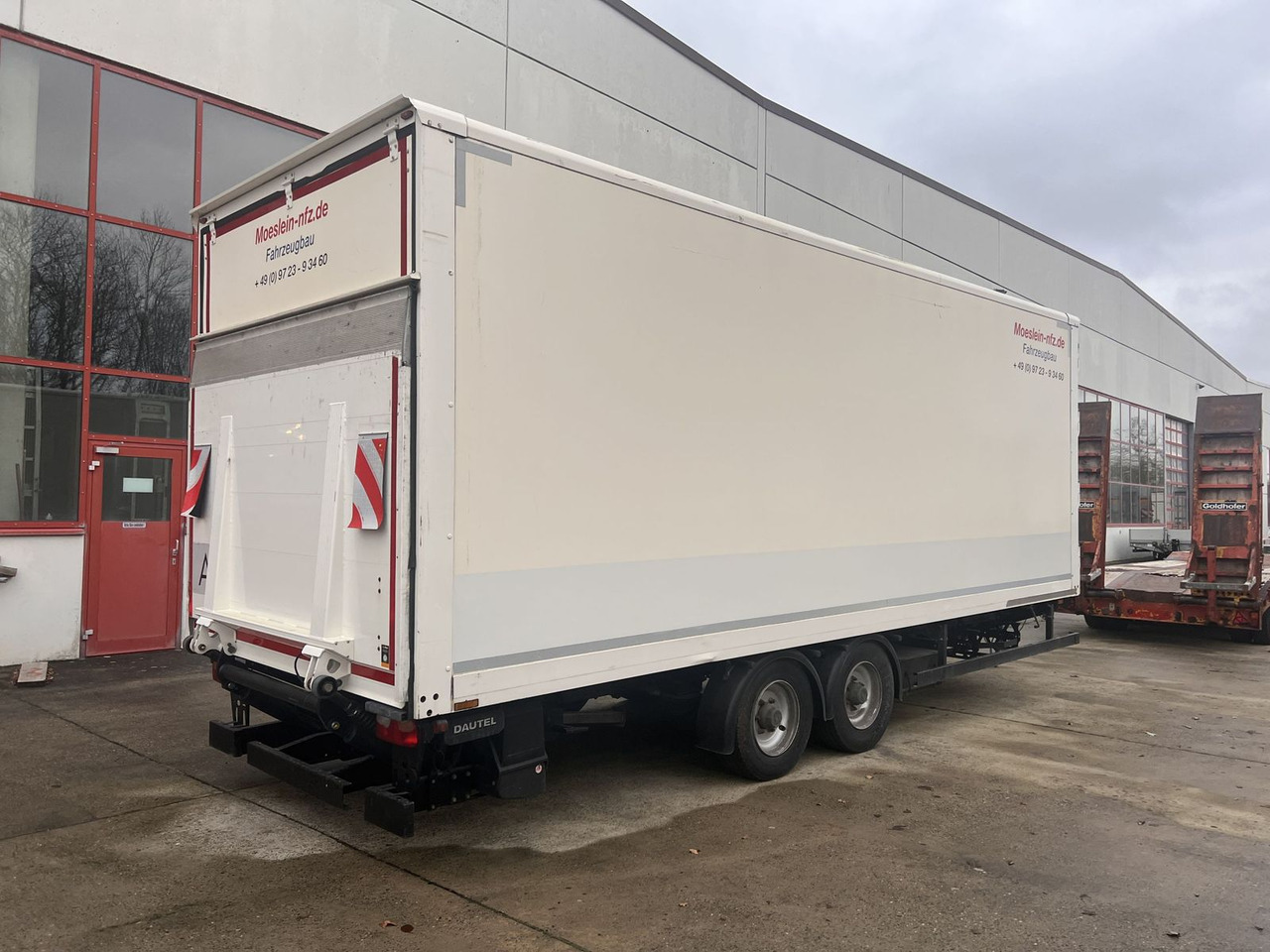 Möslein Tandem Koffer mit Ladebordwand 1,5 t + Durchlad - Reboque furgão: foto 1 Möslein Tandem Koffer mit Ladebordwand 1,5 t + Durchlad - Reboque furgão: foto 1