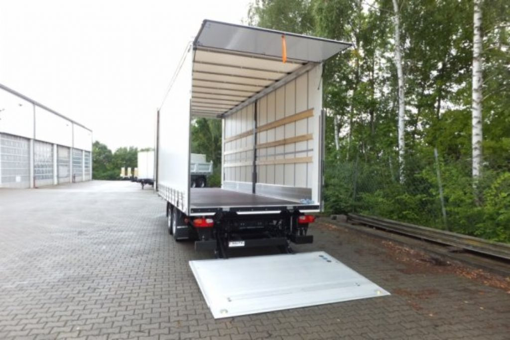 Möslein neuer Planenanhänger, Ladebordwand + Durchladba - Reboque de lona: foto 4 Möslein neuer Planenanhänger, Ladebordwand + Durchladba - Reboque de lona: foto 4
