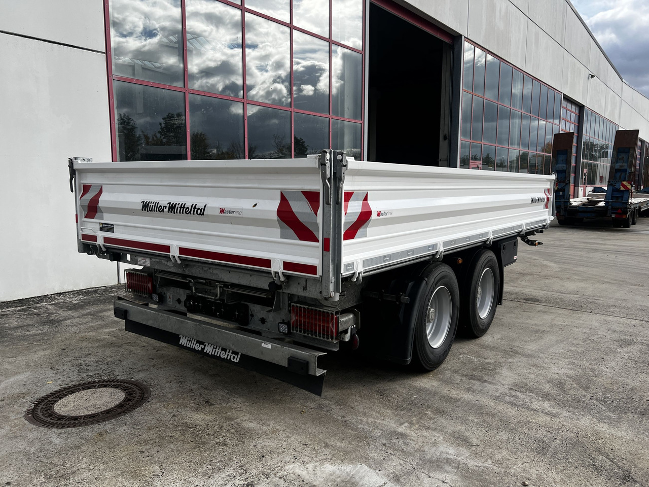Müller Mitteltal TA-2 14,4 t Tandemkipper- Tieflader Breitbereifung NEUWERTIG - Reboque basculante: foto 5 Müller Mitteltal TA-2 14,4 t Tandemkipper- Tieflader Breitbereifung NEUWERTIG - Reboque basculante: foto 5