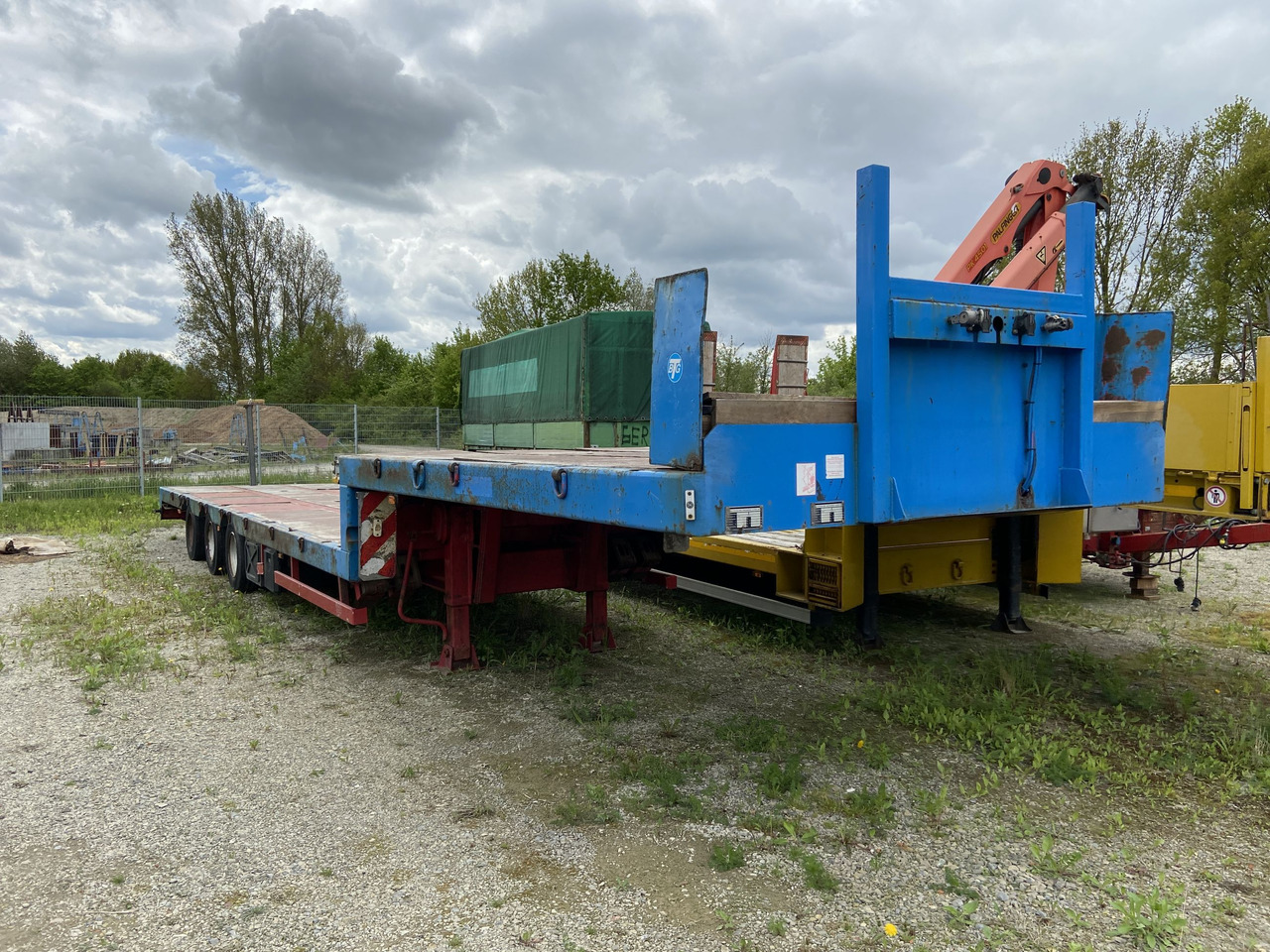 Stp 3 Achs Satteltieflader Platofür Fertigteile oder Baumaschinen - Semi-reboque baixa: foto 1 Stp 3 Achs Satteltieflader Platofür Fertigteile oder Baumaschinen - Semi-reboque baixa: foto 1