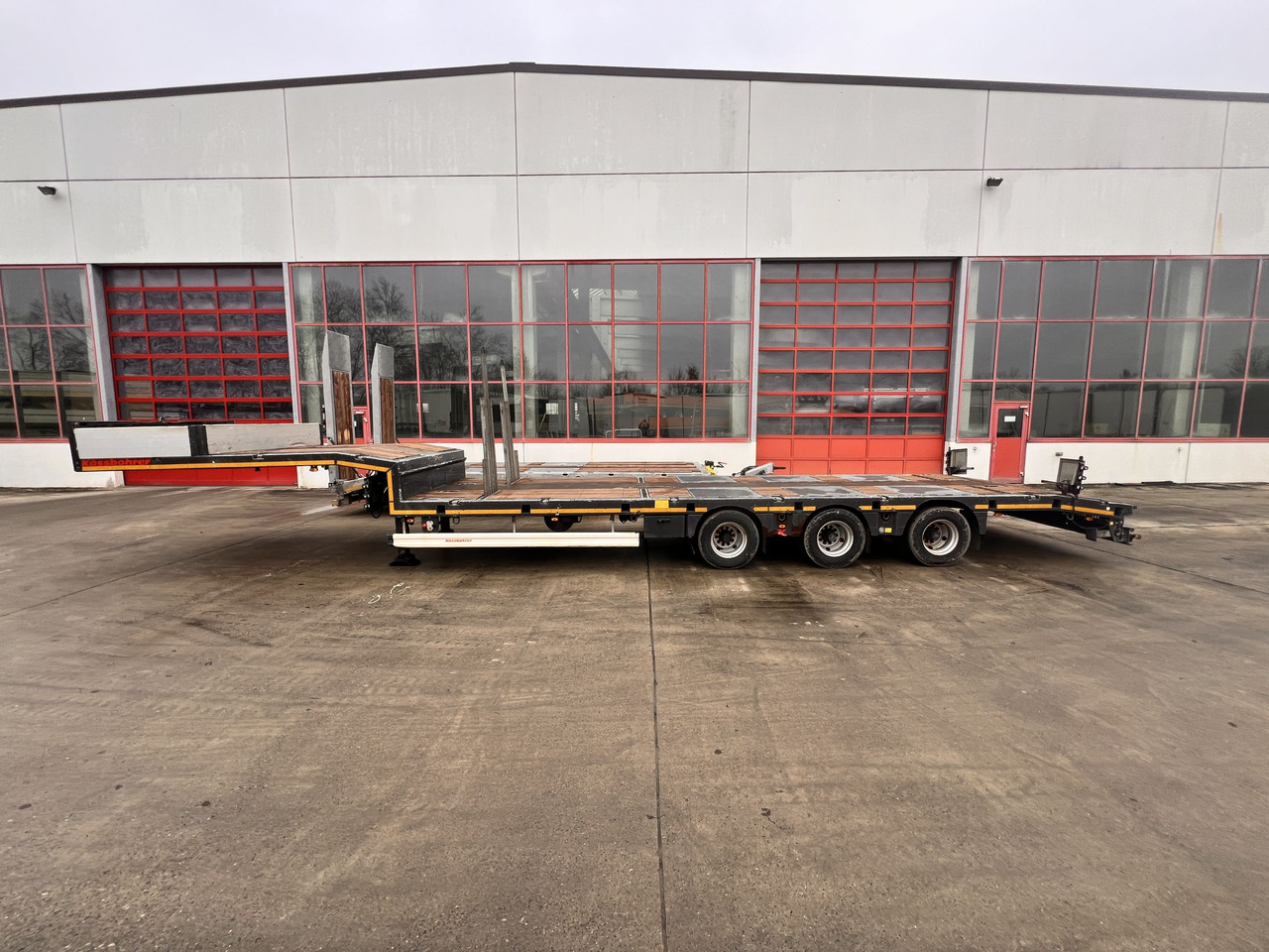 T3 3 Achs Satteltieflader - Semi-reboque baixa: foto 1 T3 3 Achs Satteltieflader - Semi-reboque baixa: foto 1