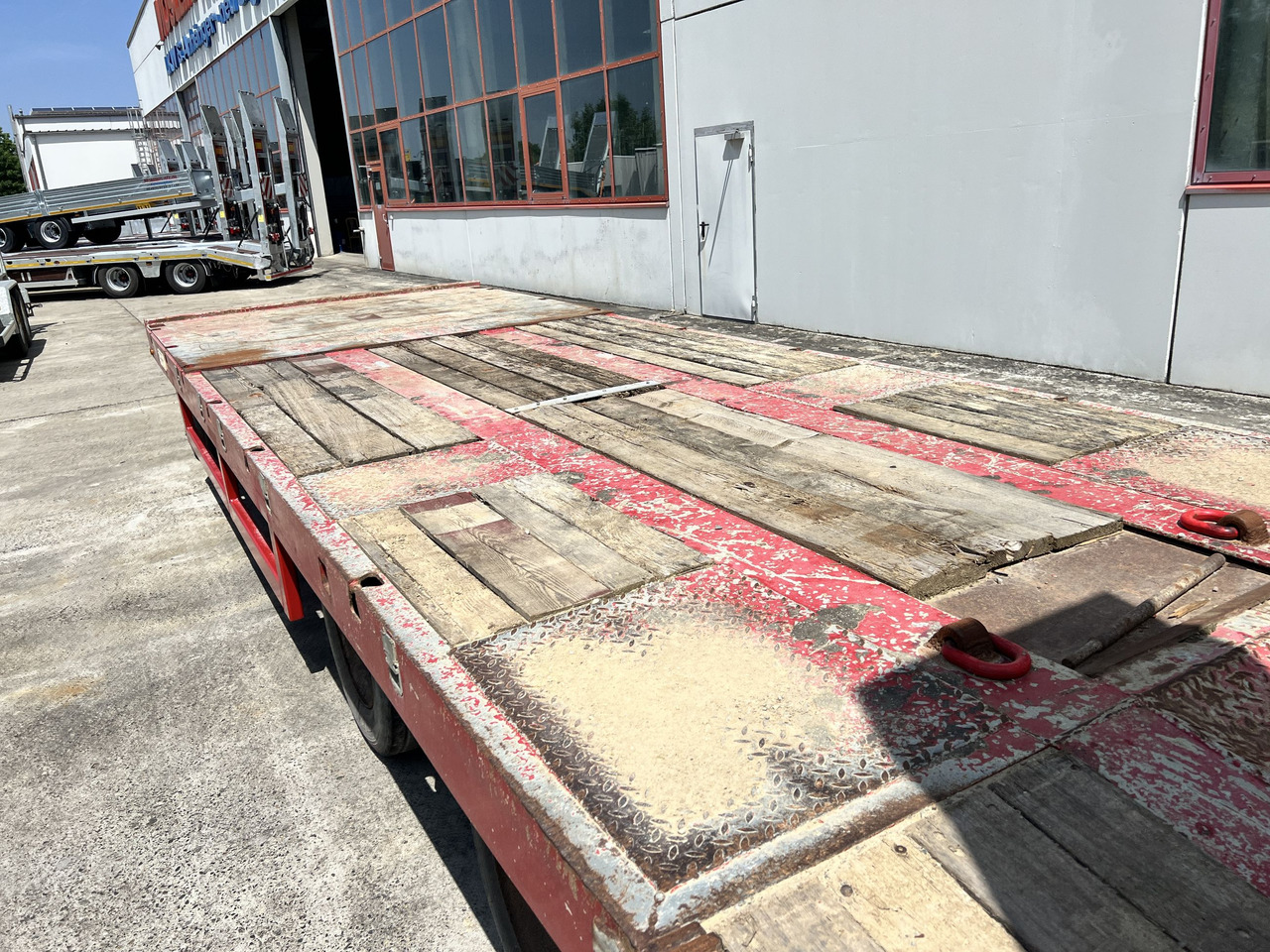 T3  3 Achs Tiefladeranhänger mit gerader Ladefläche - Reboque baixa: foto 4 T3  3 Achs Tiefladeranhänger mit gerader Ladefläche - Reboque baixa: foto 4