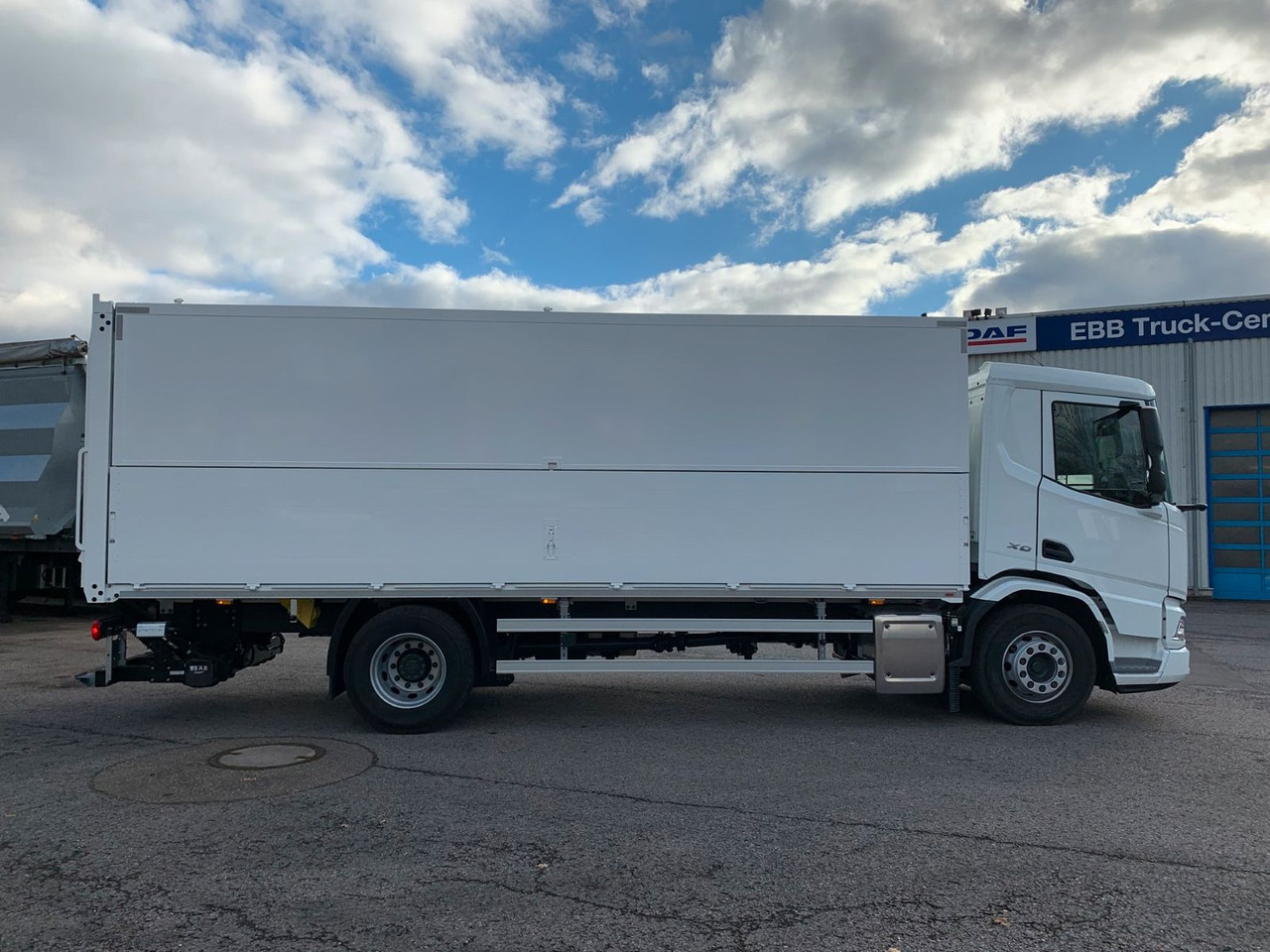 DAF FA XD 370 zikun Swing-Board-Aufbau - Camião transporte de bebidas: foto 3 DAF FA XD 370 zikun Swing-Board-Aufbau - Camião transporte de bebidas: foto 3