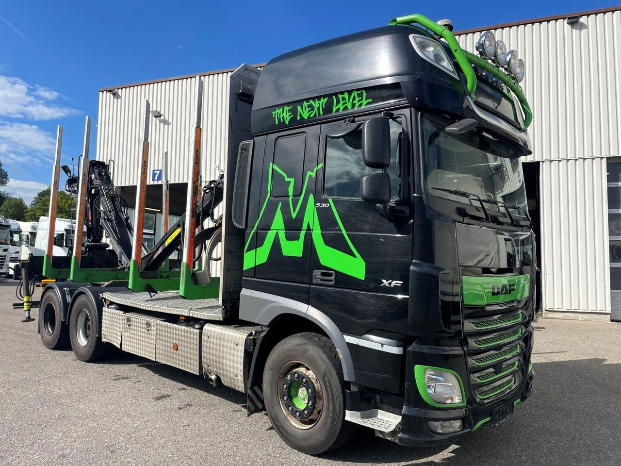 DAF FAT XF 530 SSC, Holztransport, Greifer mit Säge - Camião de transporte de madeira, Camião grua: foto 1 DAF FAT XF 530 SSC, Holztransport, Greifer mit Säge - Camião de transporte de madeira, Camião grua: foto 1