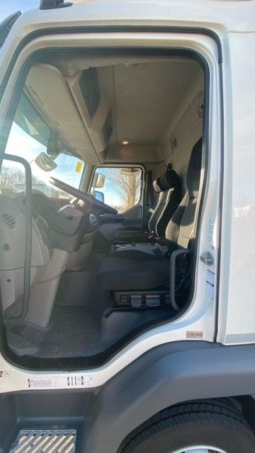 DAF LF 210 8t Pritsche-Plane LBW Tageszulassung DAF FA LF 210 08t Spier Pritsche-Plane - Camião de lona: foto 5 DAF LF 210 8t Pritsche-Plane LBW Tageszulassung DAF FA LF 210 08t Spier Pritsche-Plane - Camião de lona: foto 5
