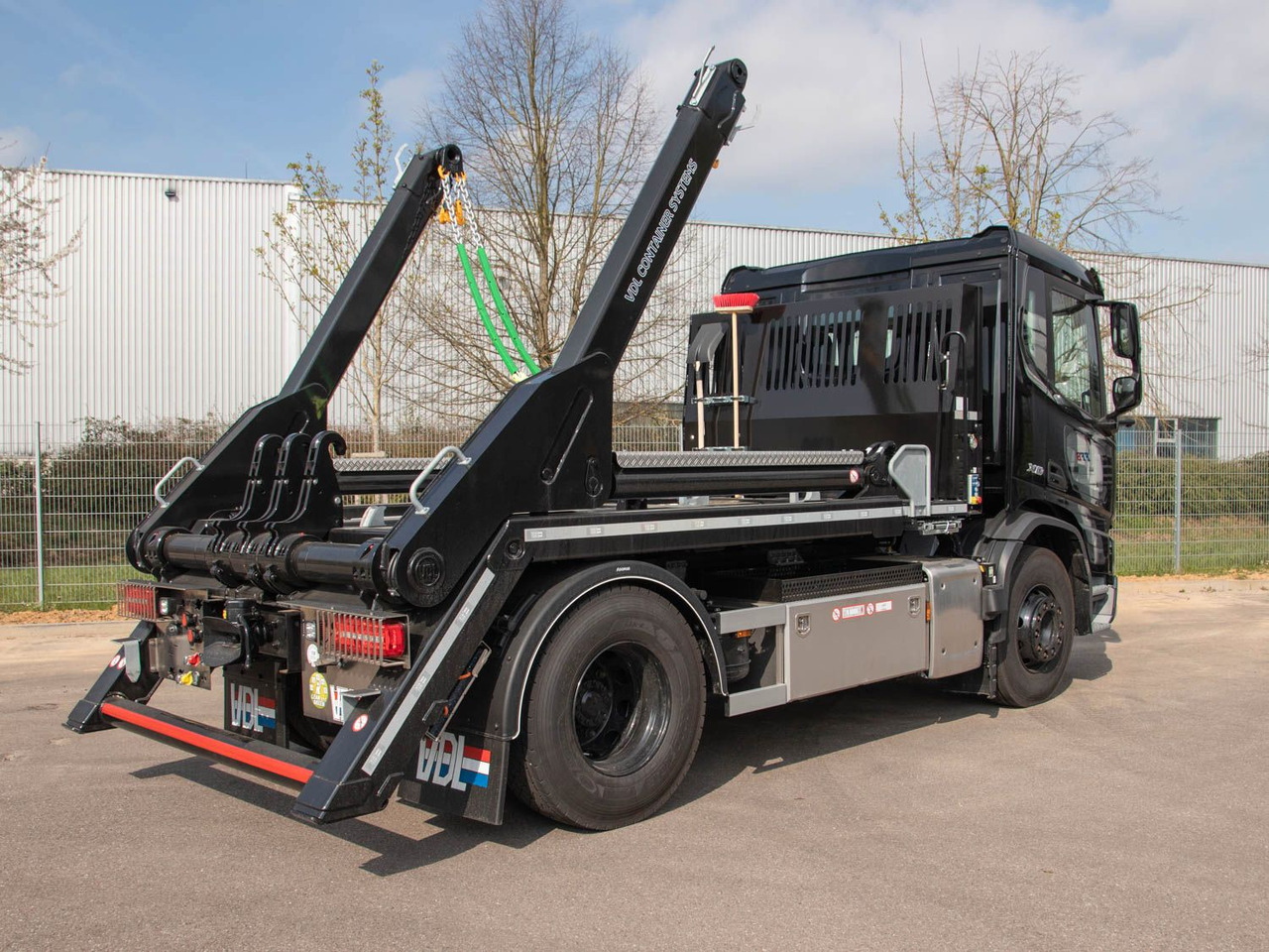 DAF XD 410 FA Absetzkipper DAF XD 410 FA Absetzkipper - Camião multibenne: foto 2 DAF XD 410 FA Absetzkipper DAF XD 410 FA Absetzkipper - Camião multibenne: foto 2