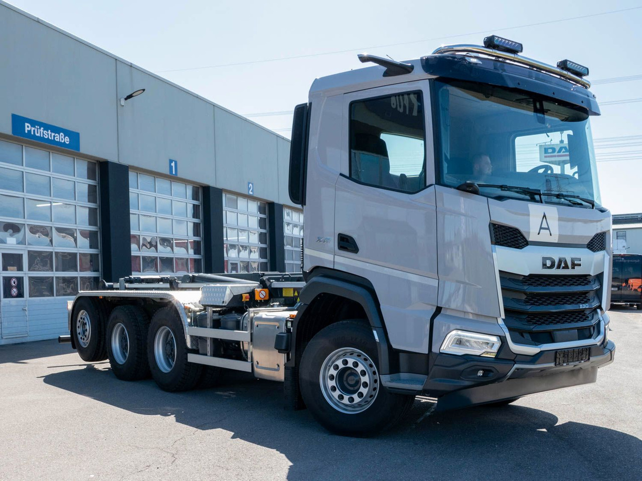 DAF XF 530 FAW mit VDL Abrollkipper DAF XF 530 FAW mit VDL Abrollkipper - Camião polibenne: foto 2 DAF XF 530 FAW mit VDL Abrollkipper DAF XF 530 FAW mit VDL Abrollkipper - Camião polibenne: foto 2