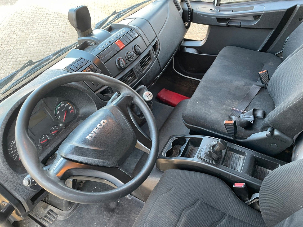 Iveco Eurocargo 75-190 - Carrinha de contentor: foto 4 Iveco Eurocargo 75-190 - Carrinha de contentor: foto 4