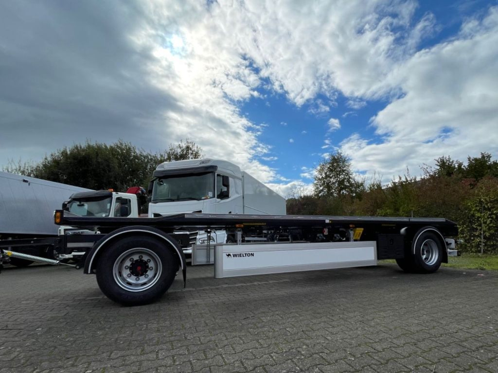 Wielton 2-Achs Außenroller-Abrollanhänger Wielton 2-Achs Außenroller-Abrollanhänger - Reboque ampliroll/ Multibenne: foto 2 Wielton 2-Achs Außenroller-Abrollanhänger Wielton 2-Achs Außenroller-Abrollanhänger - Reboque ampliroll/ Multibenne: foto 2