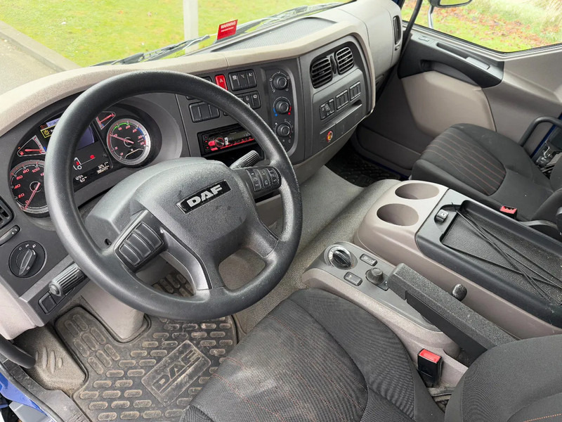 Fotografia de interior 1: Camião furgão DAF LF 210 11.990 kg 10-2019 bj