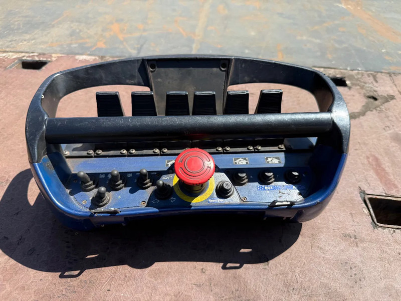 Renault Premium Lander PM 36 P radio control !!! - Camião grua: foto 4 Renault Premium Lander PM 36 P radio control !!! - Camião grua: foto 4