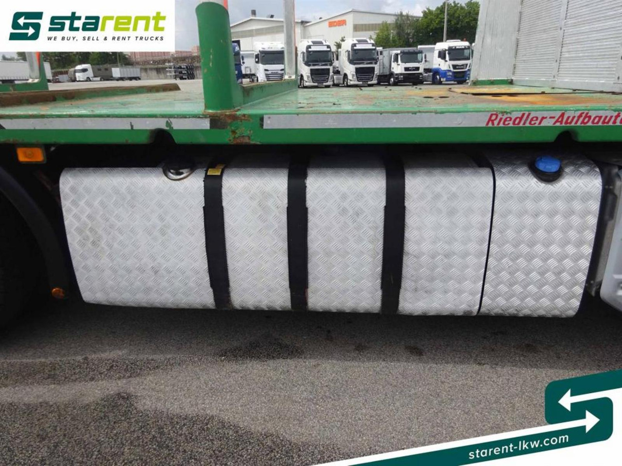 Camião de transporte de madeira Volvo FH16 550 6x4 Holzaufbau mit Kran (Loglift 145Z): foto 16